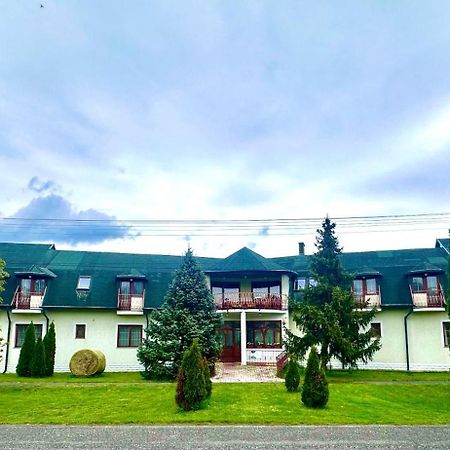 Eden Panzio Aparthotel Bük Buitenkant foto