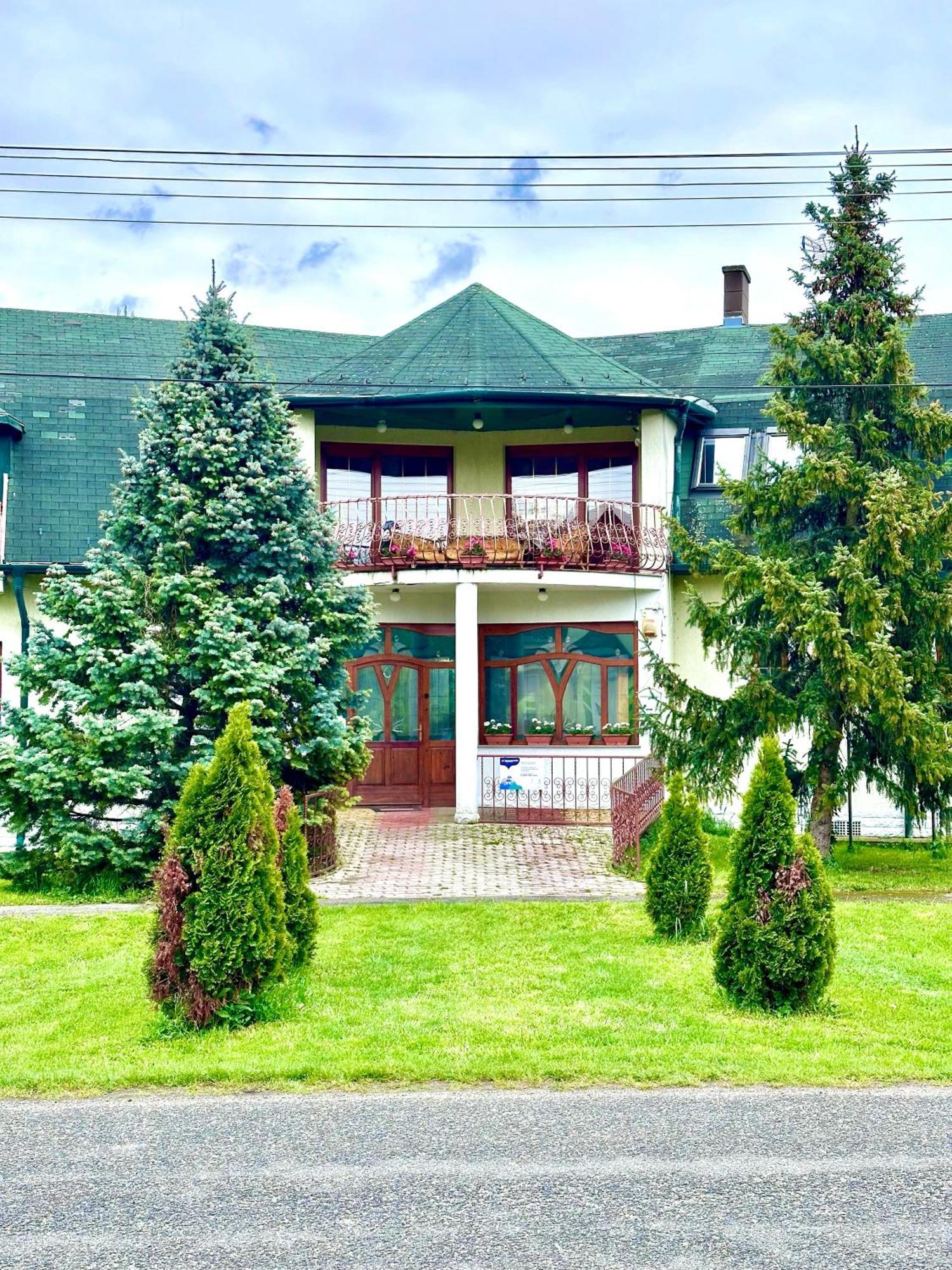 Eden Panzio Aparthotel Bük Buitenkant foto