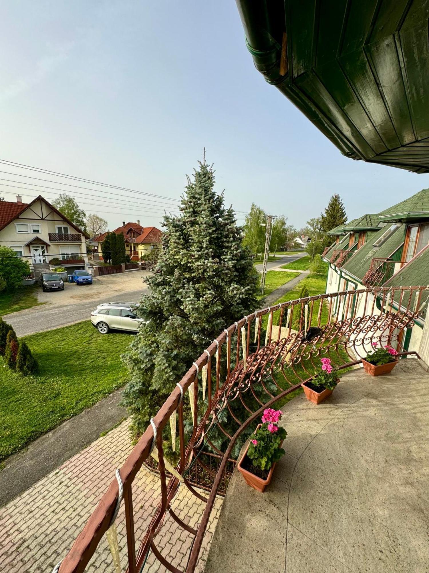 Eden Panzio Aparthotel Bük Buitenkant foto