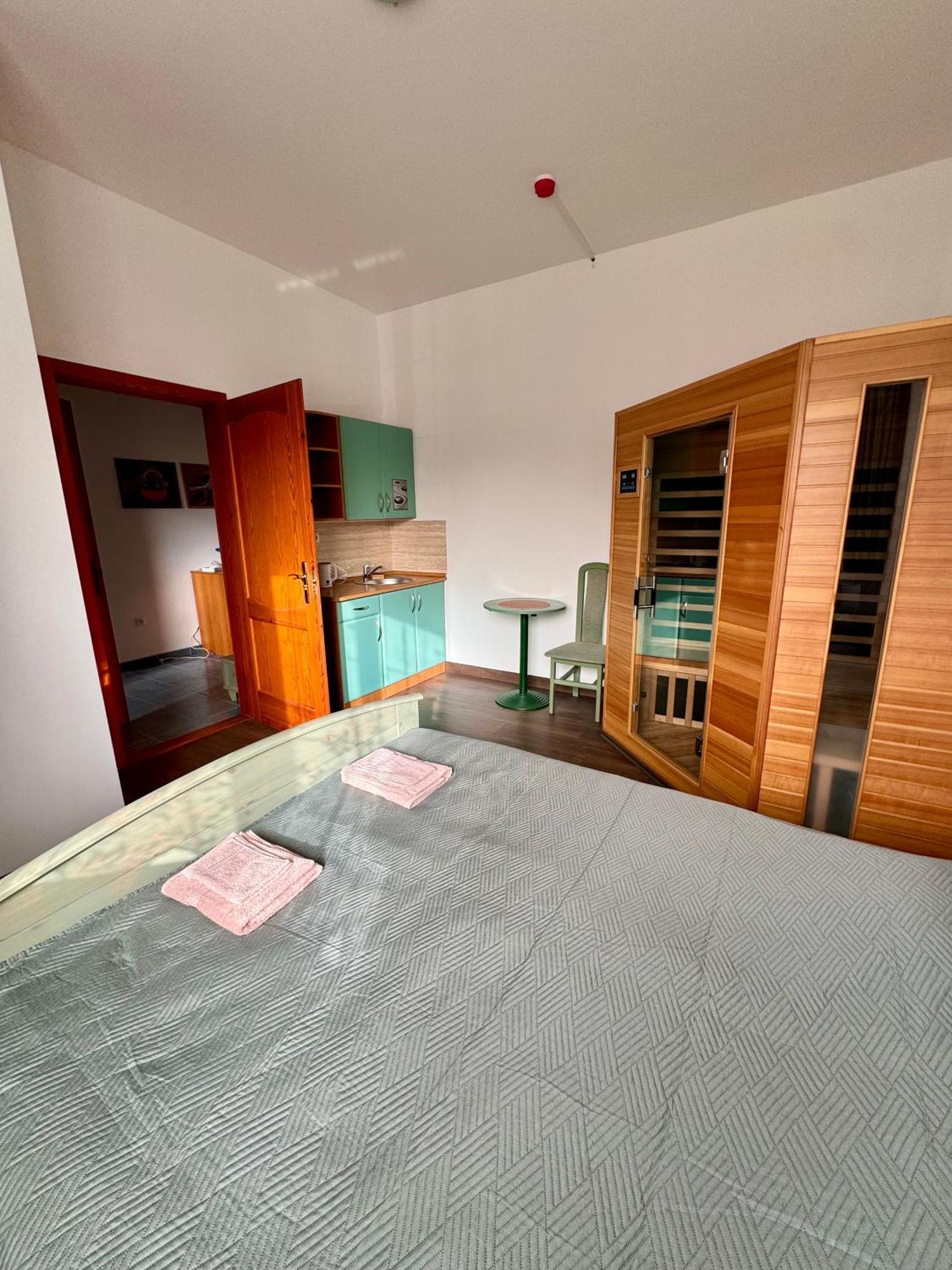 Eden Panzio Aparthotel Bük Buitenkant foto