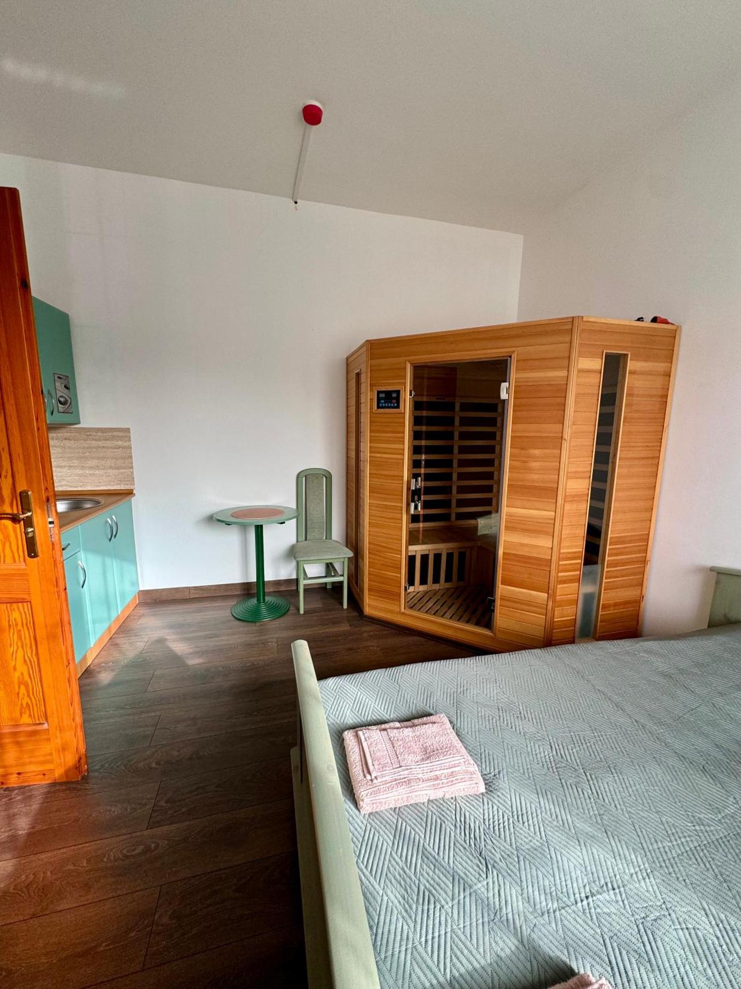 Eden Panzio Aparthotel Bük Buitenkant foto