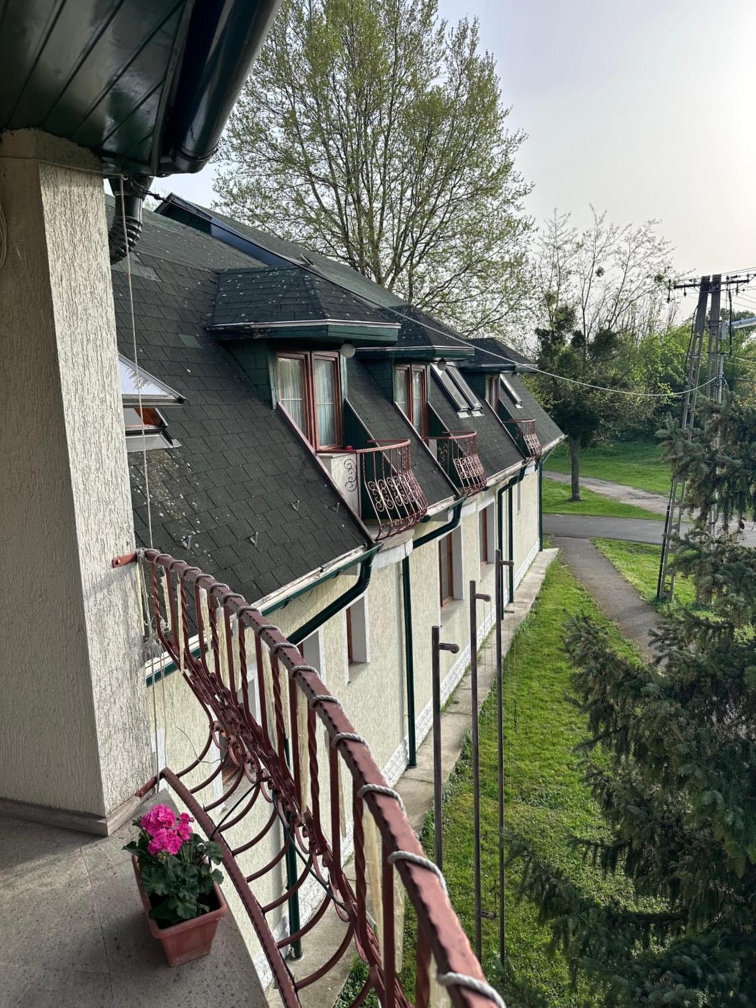 Eden Panzio Aparthotel Bük Buitenkant foto