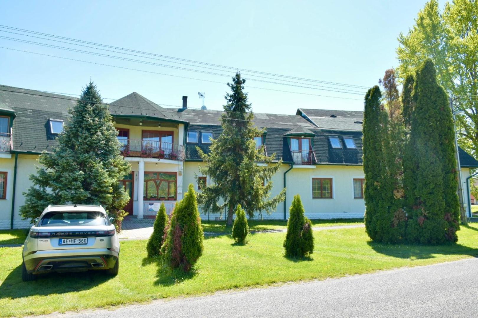 Eden Panzio Aparthotel Bük Buitenkant foto