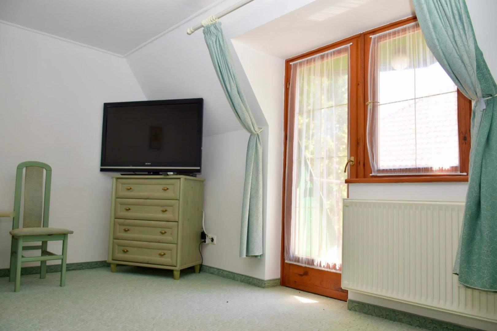 Eden Panzio Aparthotel Bük Buitenkant foto
