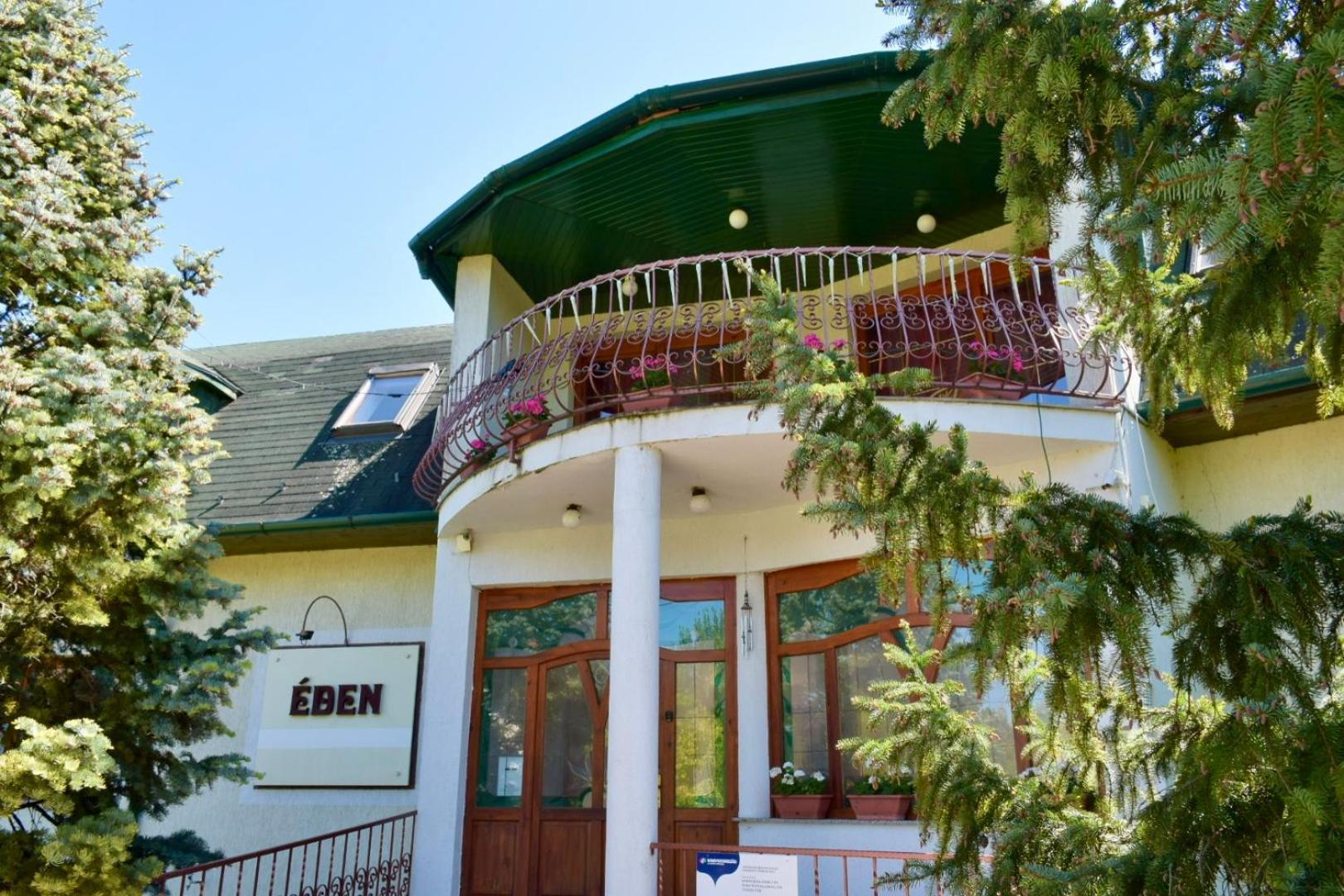 Eden Panzio Aparthotel Bük Buitenkant foto