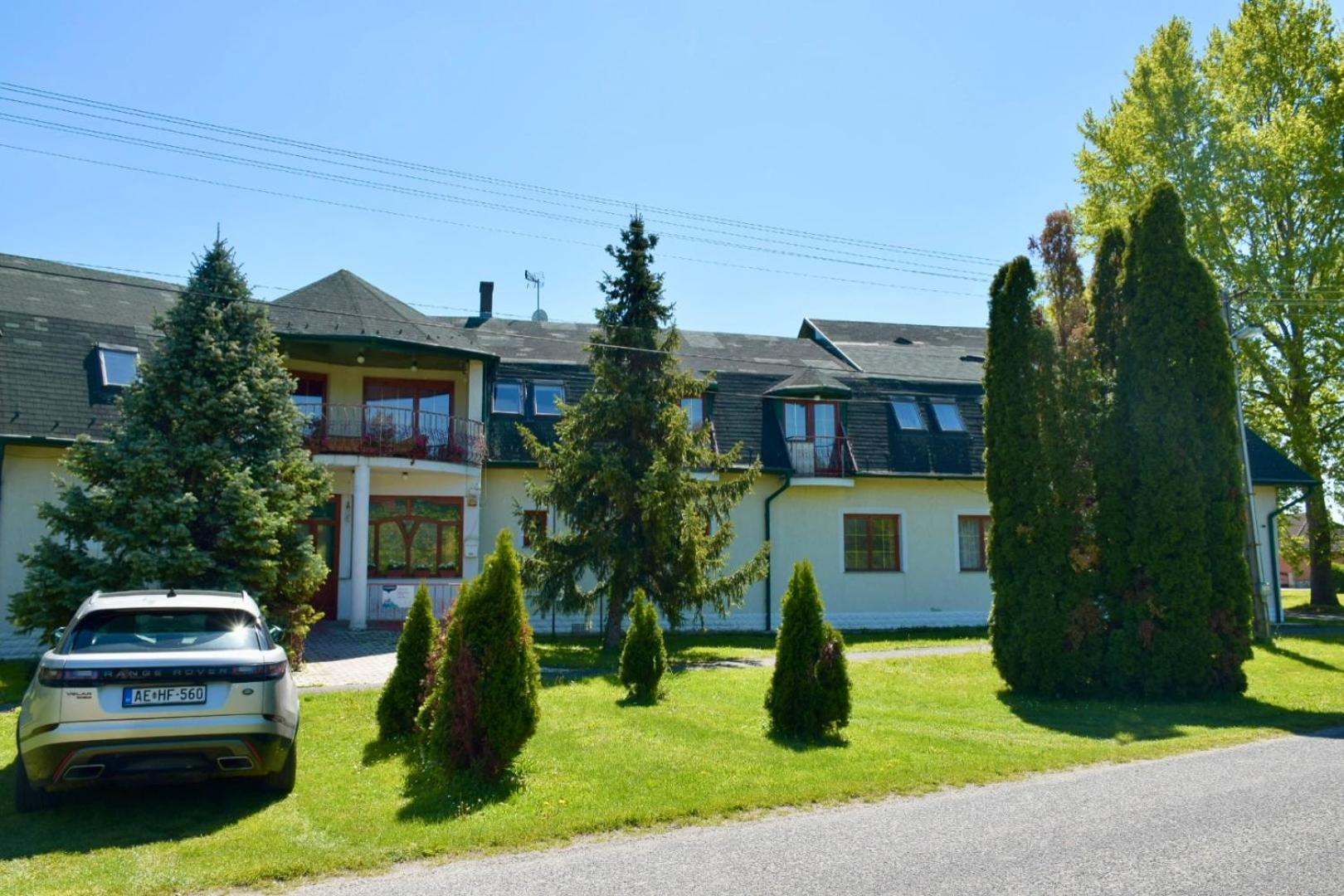 Eden Panzio Aparthotel Bük Buitenkant foto